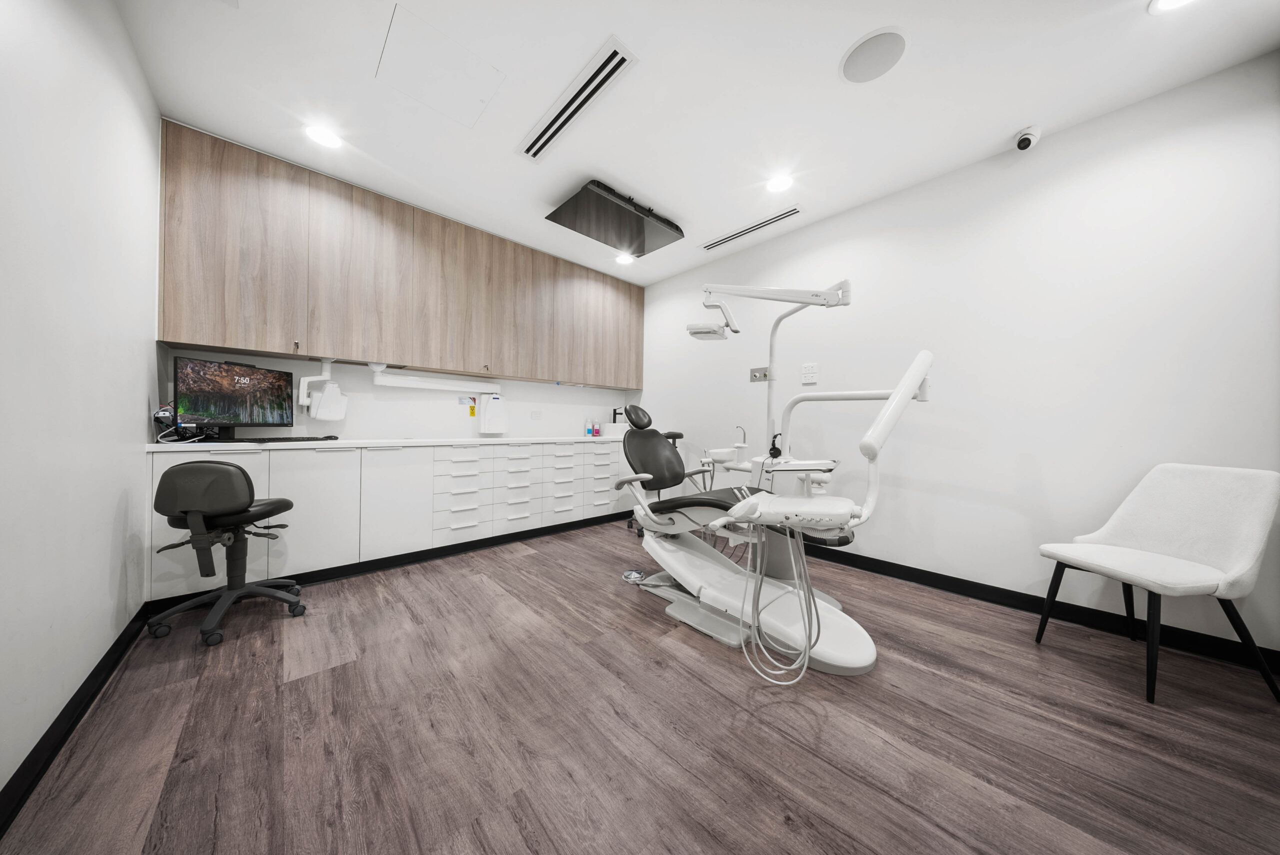 Dental treatment room with mounted clinical equipment